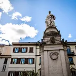 The Goose House * Como
