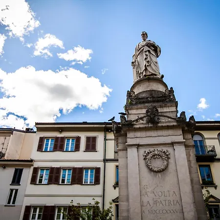 The Goose House * Como