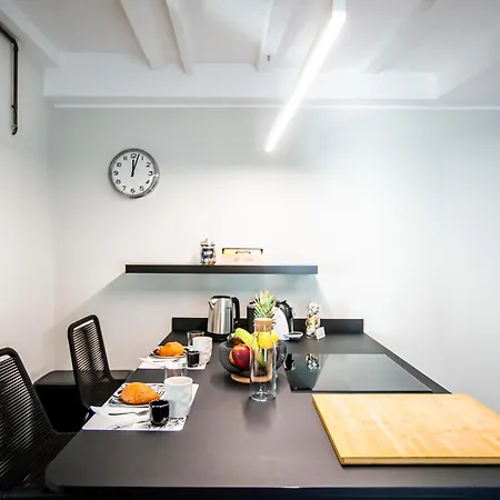 The Goose House * Como