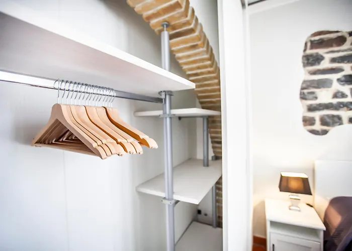 The Goose House * Como