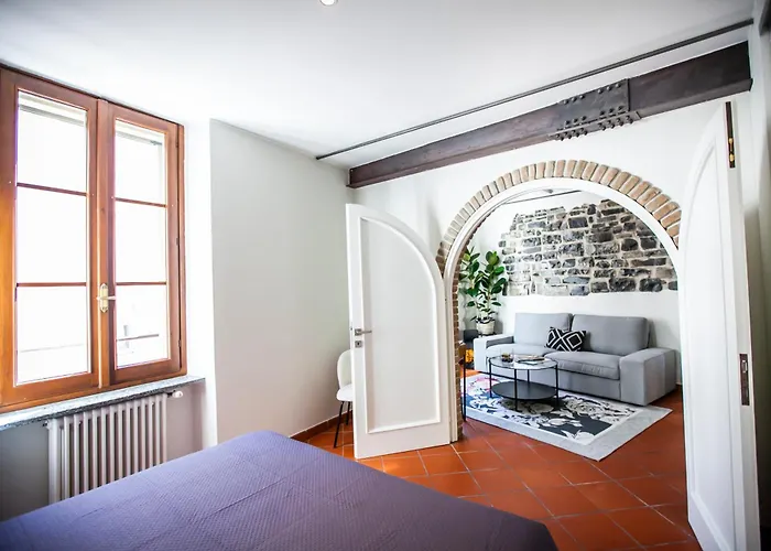 The Goose House * Como