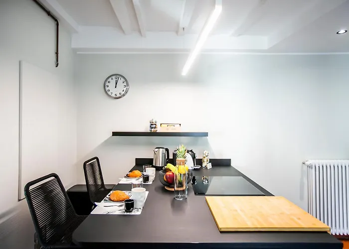 The Goose House * Como