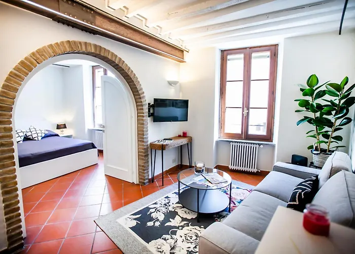 The Goose House * Como