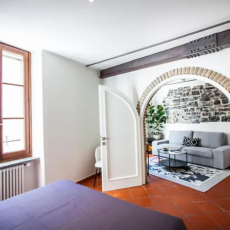 The Goose House * Como