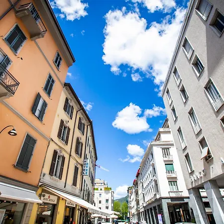 The Goose House * Como