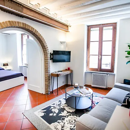 The Goose House * Como